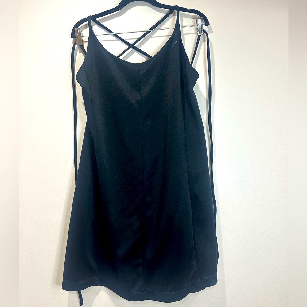 Nike Sportswear Icon Clash Cross Strap Dress – Size 2X – Black